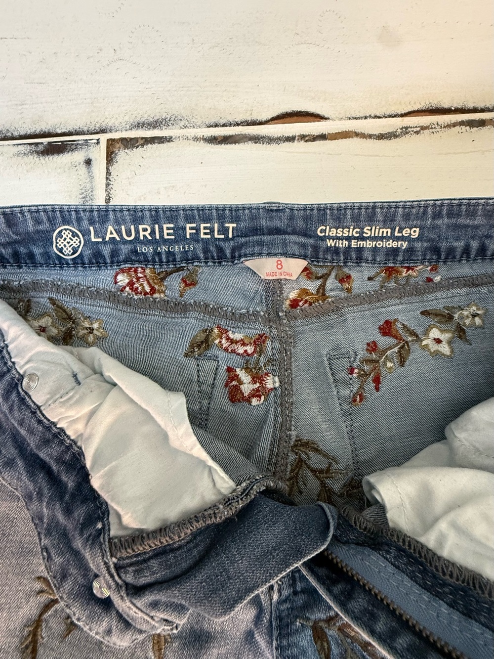 Laurie Felt Los Angeles Classic Slim Leg Embroidered Jeans – Size 8 - Picture 5 of 13
